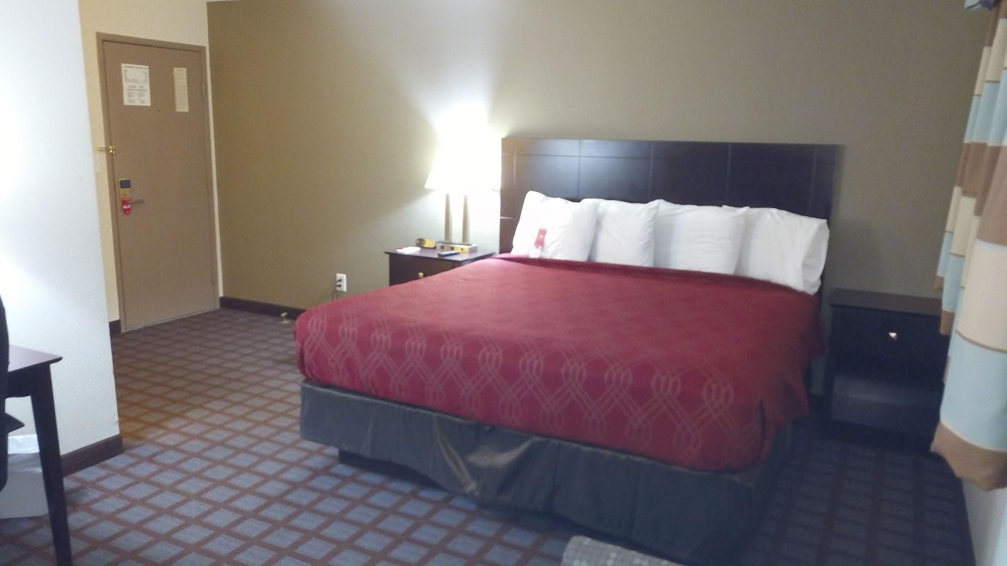 Baymont By Wyndham Iron Mountain Hotel Exterior foto