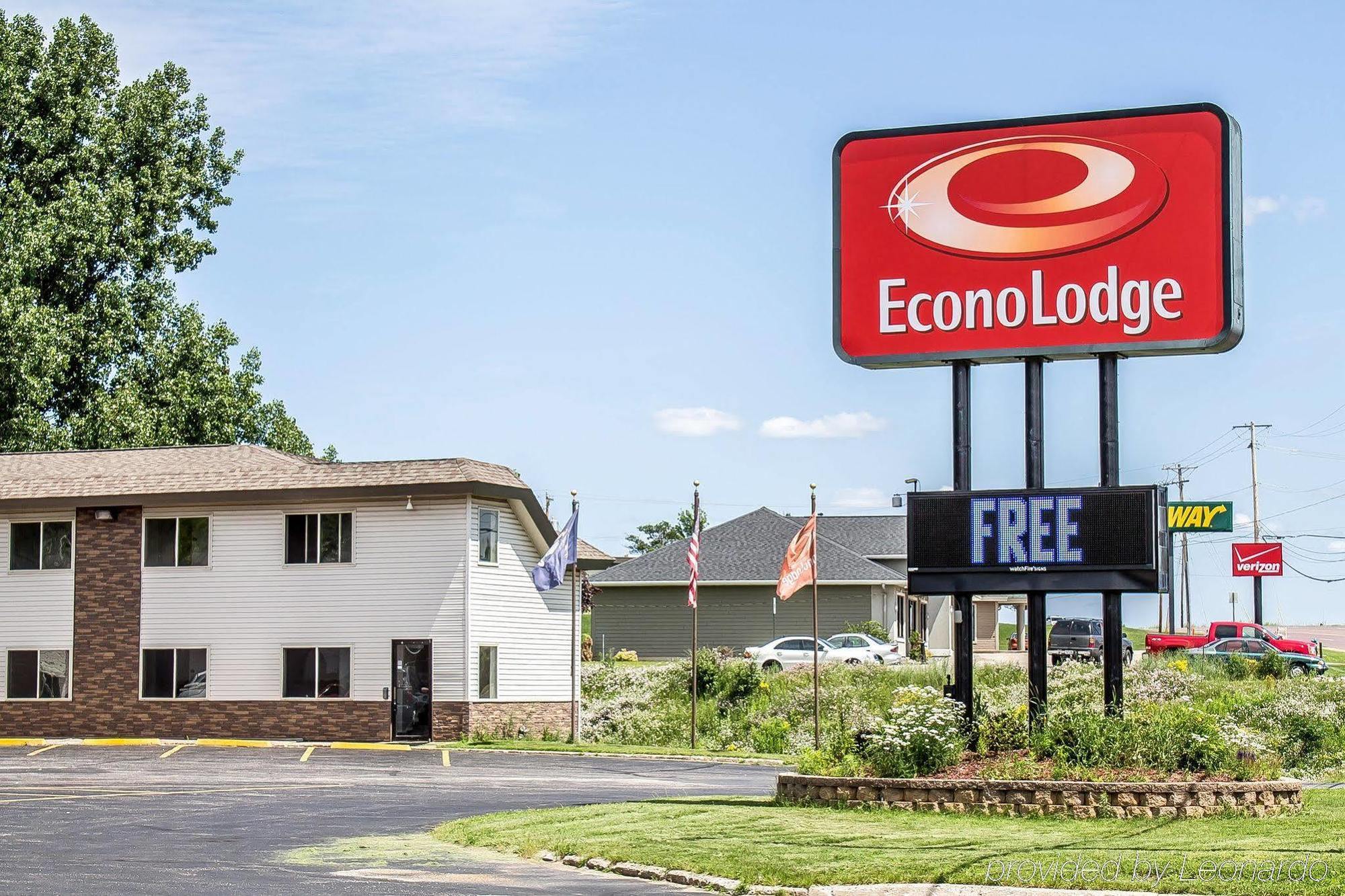 Baymont By Wyndham Iron Mountain Hotel Exterior foto